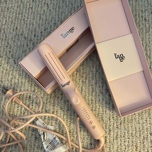 Le Duo Duel-Purpose Air Styler barley used. Almost new , works perfect !